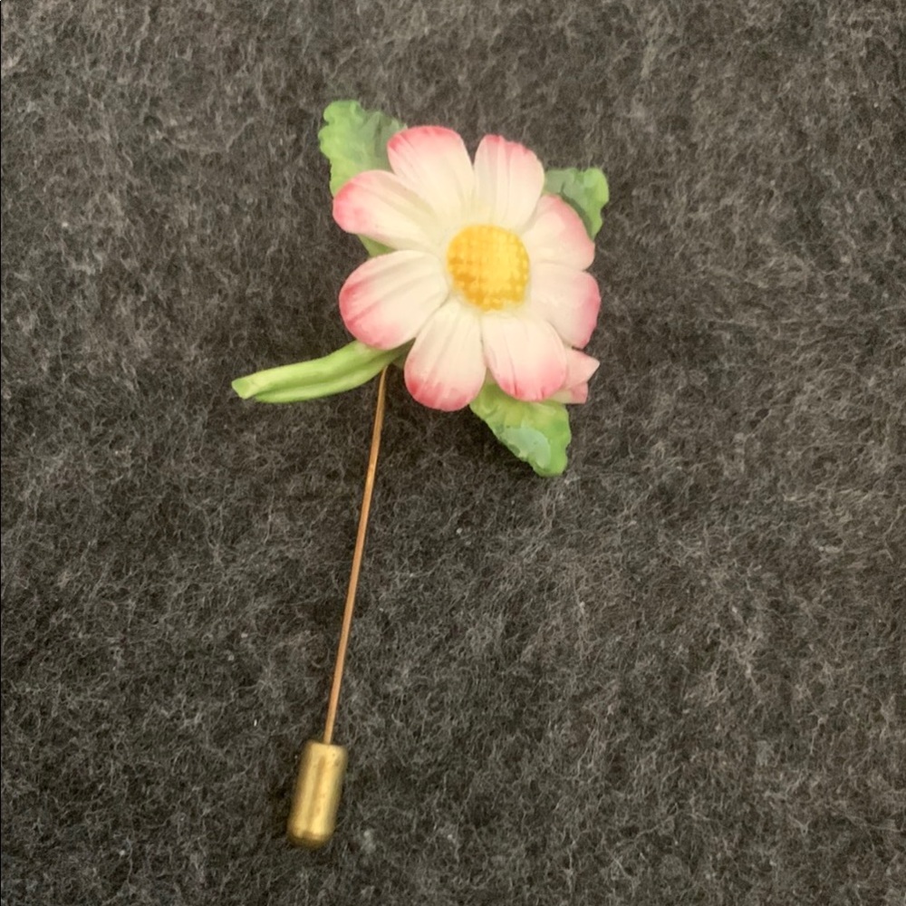 Vintage Flower 🌺 Pin